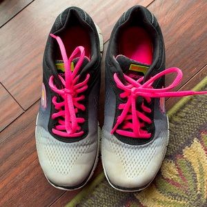 SKECHERS, EUC, SIZE 6-1/2 M